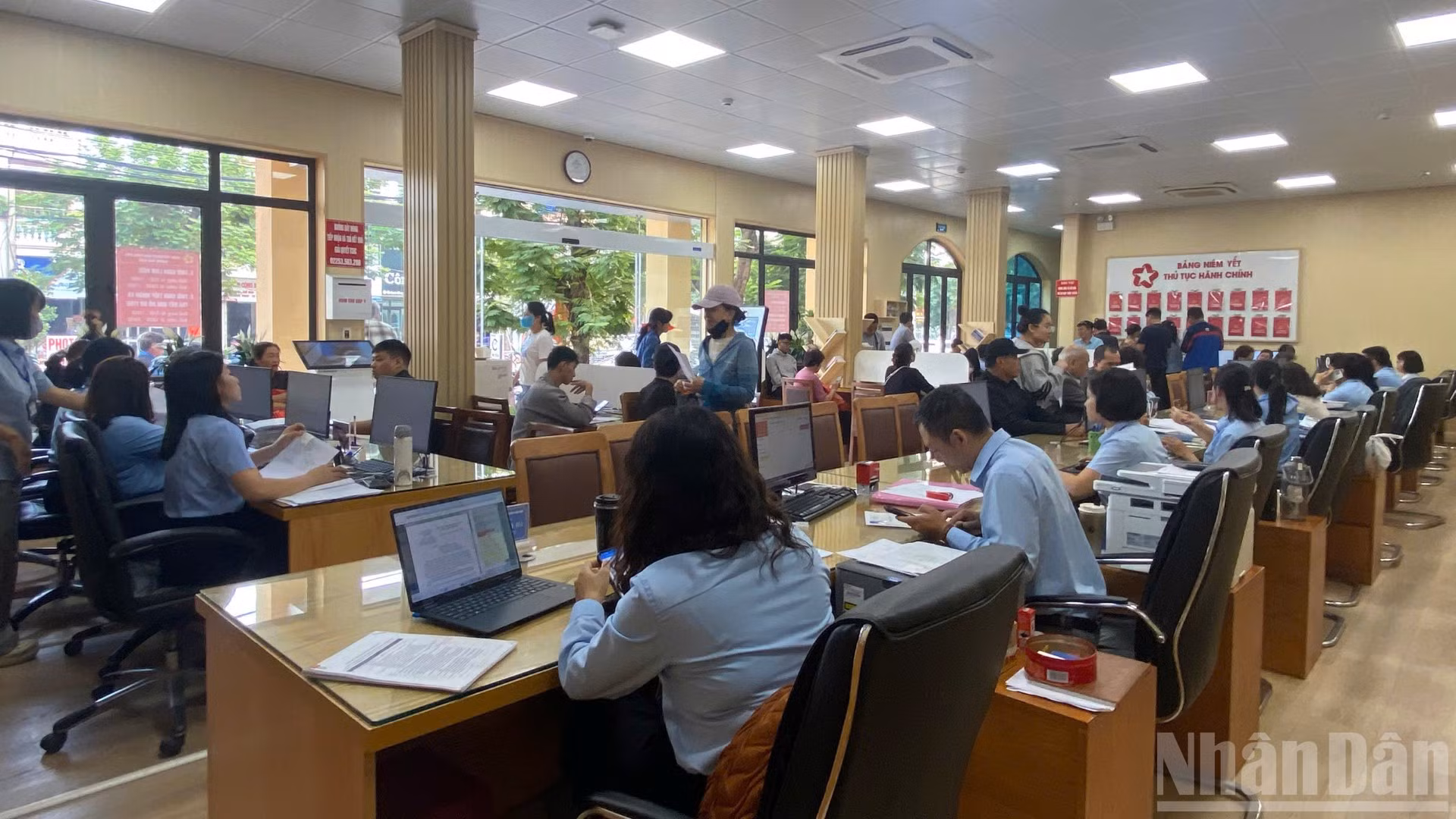 ndo_br_trung-tam-phuc-vu-hanh-chinh-coonig-hong-bang-4728.jpg