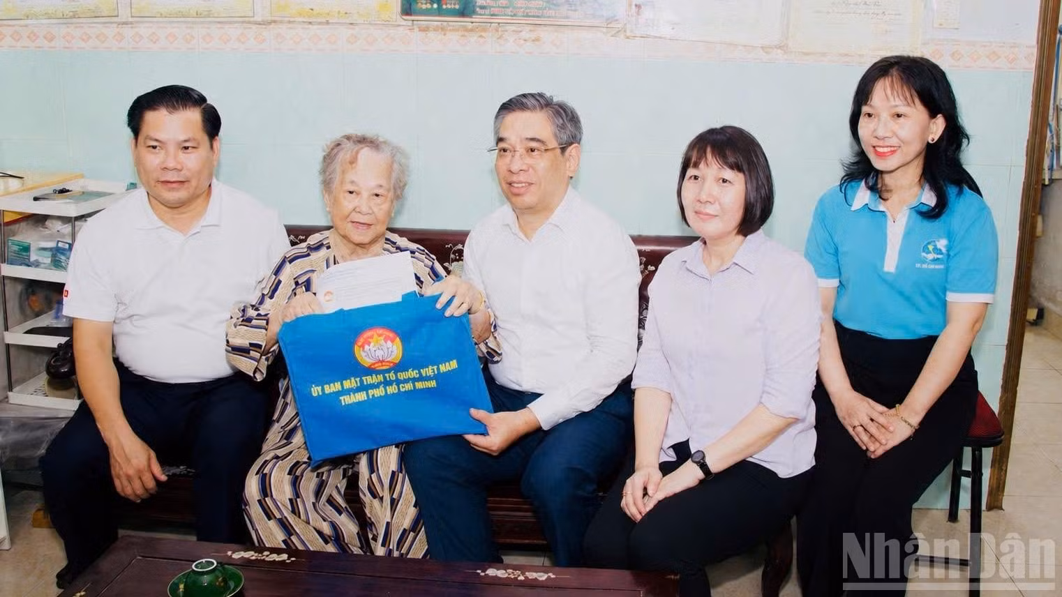 ndo_br_cham-lo-nguoi-co-cong-9027.jpg