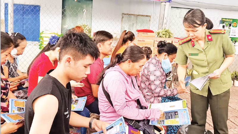 Công an Thành phố Hồ Chí Minh tuyên truyền về tác hại ma túy, tình hình an ninh trật tự đến các tầng lớp nhân dân trên địa bàn.