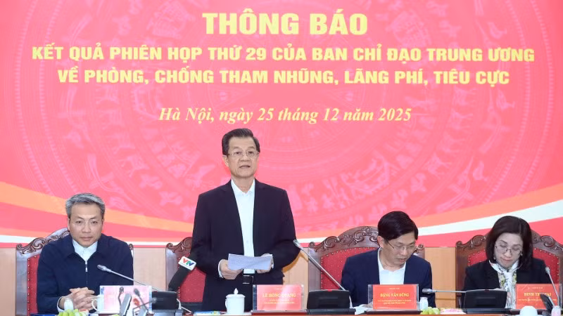 Phó Trưởng Ban Nội chính Trung ương Lê Hồng Quang phát biểu tại họp báo. (Ảnh: ĐĂNG KHOA)