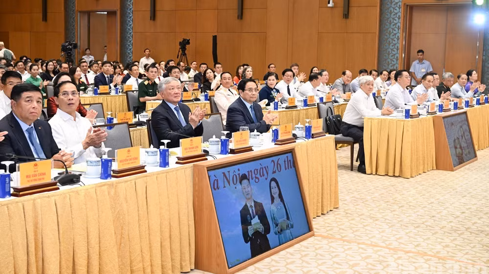 Thủ tướng Chính phủ Phạm Minh Chính chủ trì Hội nghị tổng kết Chương trình và Phong trào thi đua "Cả nước chung tay xóa nhà tạm, nhà dột nát". (Ảnh: TRẦN HẢI) 