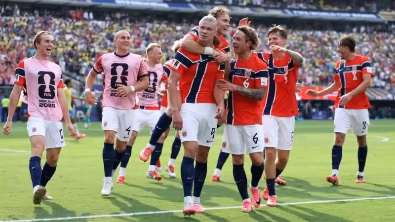 Erling Haaland cùng các đồng đội tạo cột mốc lịch sử cho bóng đá Na Uy. (Ảnh: FIFA)