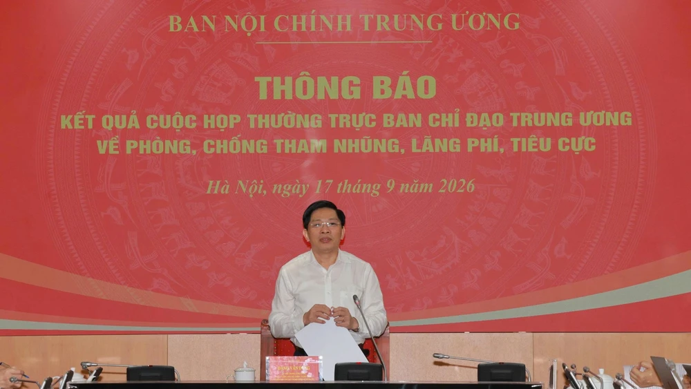 Đồng chí Đặng Văn Dũng chủ trì họp báo. (Ảnh: ĐẶNG PHƯỚC)