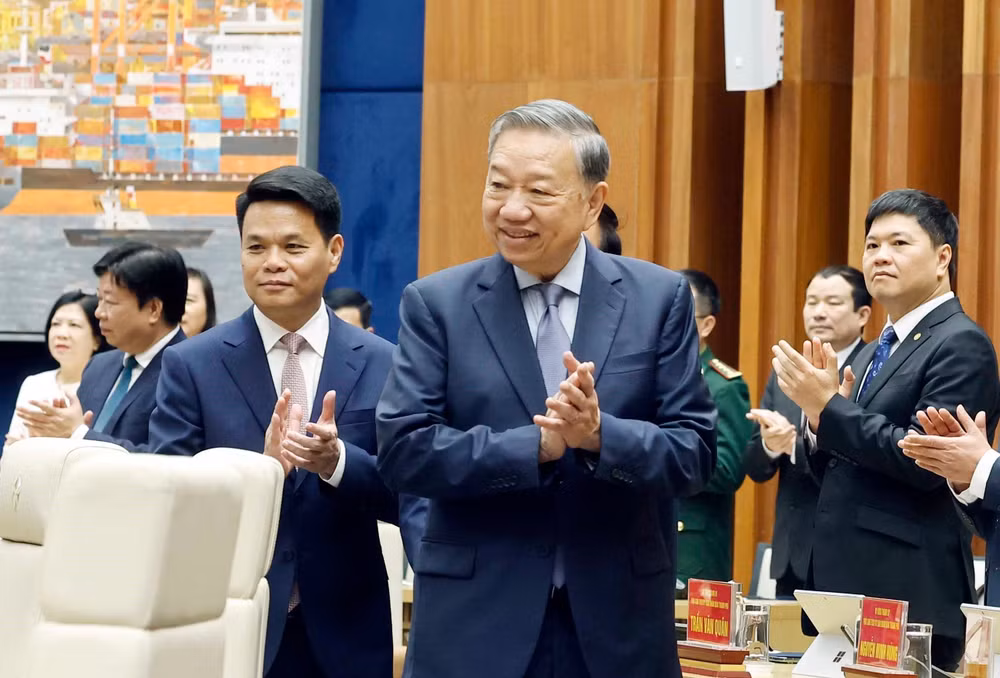 vna-potal-tong-bi-thu-lam-viec-voi-ban-chap-hanh-dang-bo-thanh-pho-hai-phong-8644446.jpg