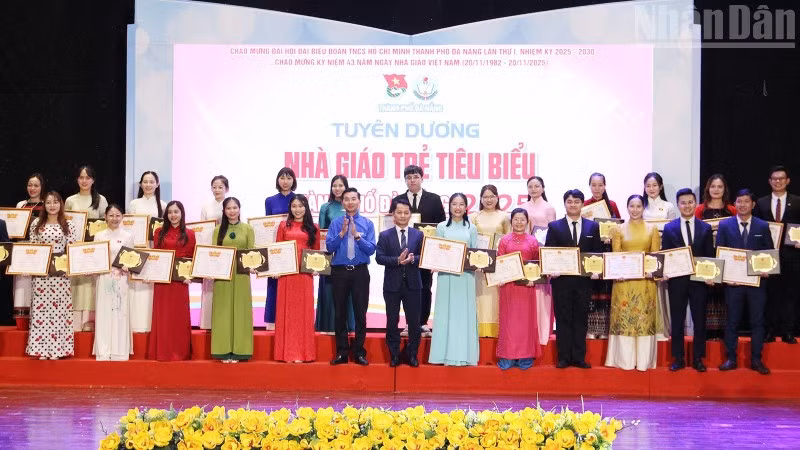 Tuyên dương “Nhà giáo trẻ tiêu biểu”.