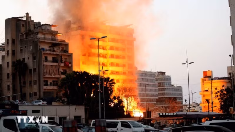 Tòa nhà bị phá hủy sau vụ không kích của lực lượng Israel xuống khu vực Bachoura thuộc Beirut, Liban ngày 12/3. (Ảnh: THX/TTXVN)