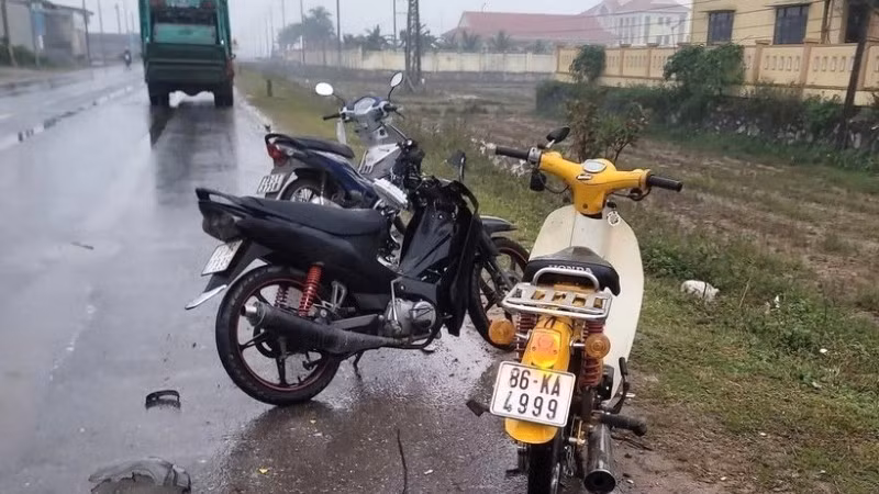 Hiện trường vụ tai nạn làm 3 học sinh thương vong tại xã Trường Phú, tỉnh Quảng Trị sáng 1/12.