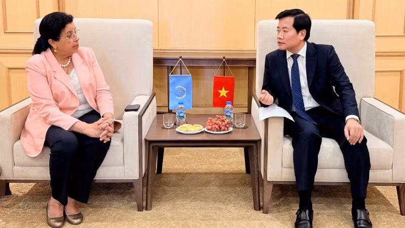 Cục trưởng Cục An toàn bức xạ và hạt nhân Nguyễn Hoàng Linh và bà Najat Mokhtar, Phó Tổng Giám đốc IAEA tại buổi tiếp đón.