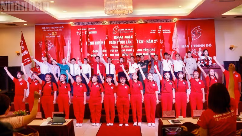 Đại biểu phát động chương trình Hành trình Đỏ lần thứ 14. 