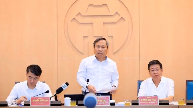 Chủ tịch Ủy ban nhân dân thành phố Hà Nội Vũ Đại Thắng cùng các Phó Chủ tịch Ủy ban nhân dân thành phố tham dự cuộc họp. (Ảnh: Đình Hiệp)