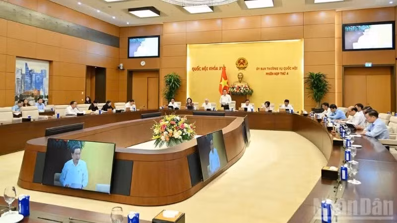Phiên họp thứ 4 của Ủy ban Thường vụ Quốc hội. (Ảnh: THỦY NGUYÊN)