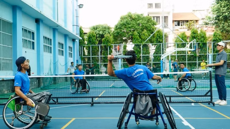 Các vận động viên người khuyết tật thi đấu tại Giải "Pickleball vì cộng đồng" tại Thành phố Hồ Chí Minh. (Ảnh: PLO)