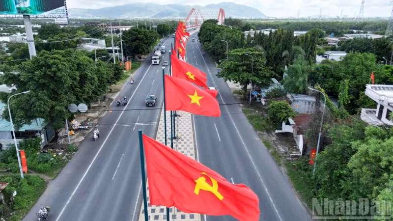 Thành phố Hồ Chí Minh trong những ngày hướng tới Đại hội Đảng bộ Thành phố lần thứ I 2025-2030. (Ảnh: THẾ ANH)
