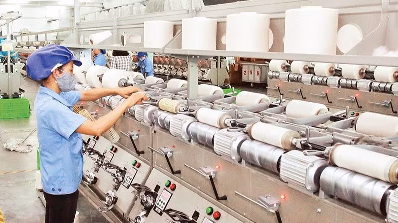 Sản xuất các sản phẩm dệt nhuộm tại Công ty TNHH Dệt nhuộm Jasan Việt Nam tại Khu công nghiệp Phố Nối B, tỉnh Hưng Yên. (Ảnh minh họa ÐĂNG DUY)