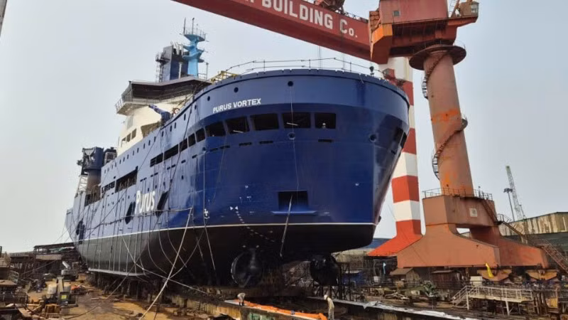 Vừa qua, Công ty Đóng tàu Hạ Long (SBIC) đã hạ thủy thành công tàu dịch vụ điện gió ngoài khơi CSOV 9020-YN552211.