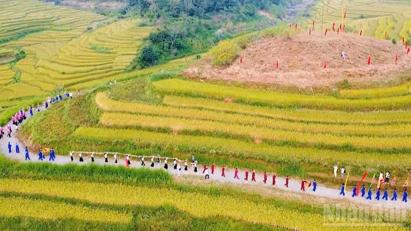 Nhiều nghi thức văn hóa đặc trưng của dân tộc Mường tại lễ hội. (Ảnh: Trần Hảo)