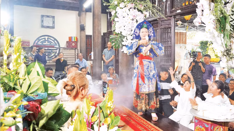 Thực hành Tín ngưỡng thờ Mẫu Tam phủ tại đền Công đồng Bắc Lệ.