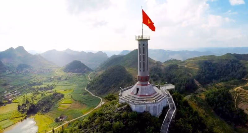 Cột cờ Quốc gia Lũng Cú.