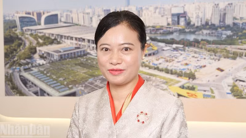 Bà Vi Triều Huy, Tổng Thư ký CAEXPO, Cục trưởng Cục Triển lãm quốc tế Quảng Tây, Trung Quốc.