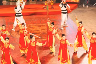 Những màn trình diễn ấn tượng trong tour “Tiếng chuông Trấn Vũ”.