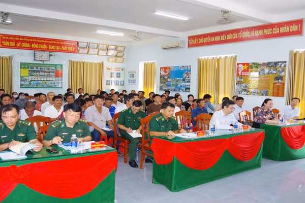 Đại biểu tham dự hội nghị tuyên truyền bảo vệ an toàn công trình dầu khí trên biển. (Ảnh: TRẦN GIỎI)