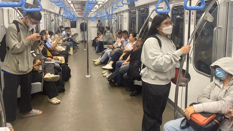 sinh-vien-nguoi-di-lam-su-dung-metro-5006.jpg