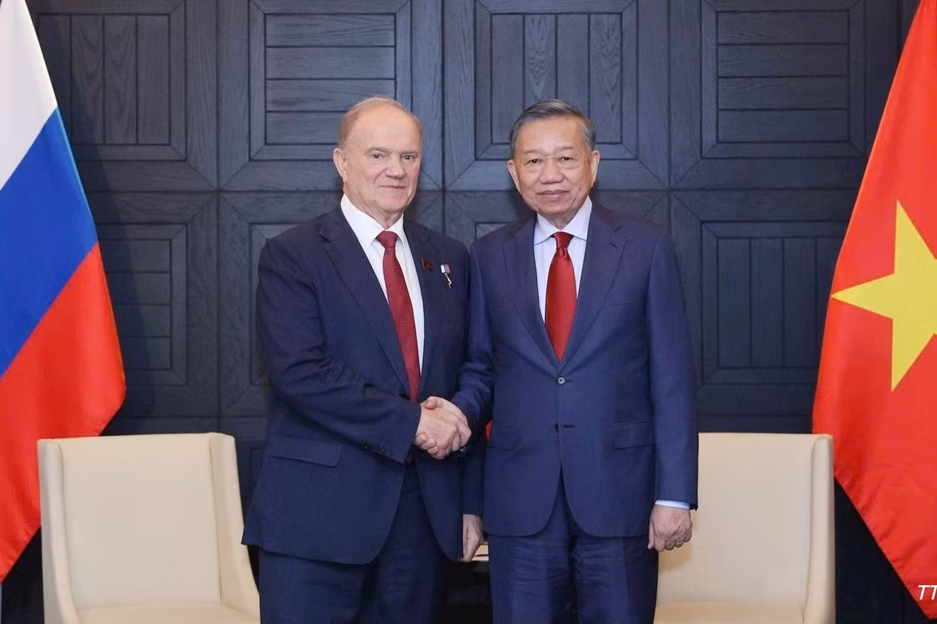 Tổng Bí thư, Chủ tịch nước Tô Lâm tiếp Chủ tịch Đảng Cộng sản Liên bang Nga Gennady Zyuganov. (Ảnh: TTXVN)