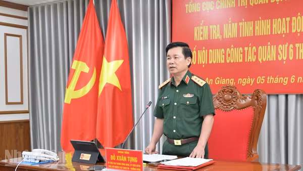 Thượng tướng Đỗ Xuân Tụng phát biểu.