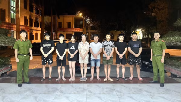 Các đối tượng bị khởi tố tại cơ quan Công an. (Ảnh: CÔNG AN LẠNG SƠN)