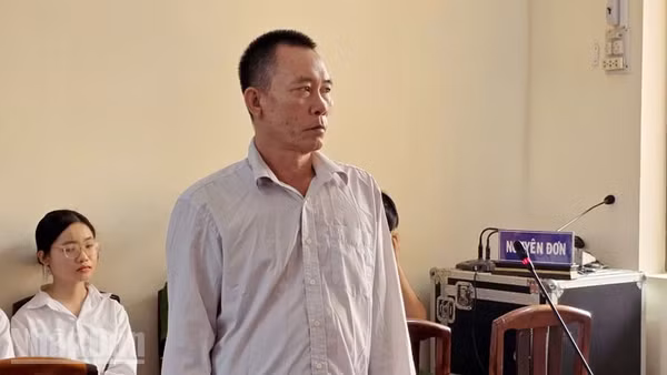 Bị cáo Cao Văn Phường tại phiên tòa. (Ảnh: VĂN VŨ)