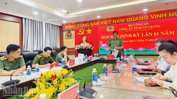 Quang cảnh buổi họp báo. (Ảnh: QUỐC TRINH)