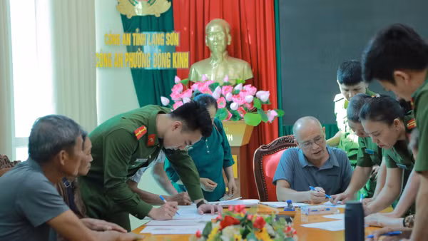 Công tác lấy thông tin thân nhân liệt sĩ được thực hiện cẩn trọng, kỹ lưỡng.