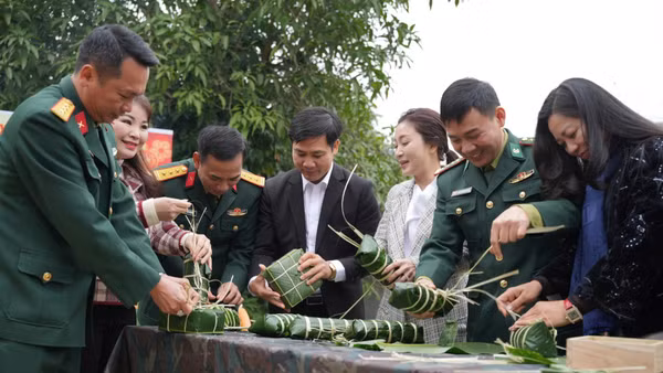 “Xuân Biên phòng ấm lòng dân bản” là chương trình an sinh xã hội giàu ý nghĩa luôn được Bộ đội Biên phòng Lạng Sơn quan tâm tổ chức mỗi dịp cận Tết.