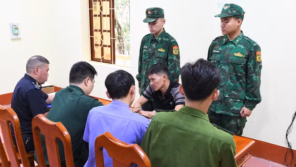 Đối tượng Đức tại Đồn Biên phòng cửa khẩu Hữu Nghị. (Ảnh: LN)