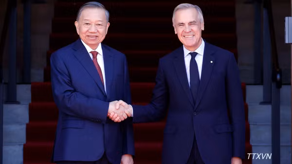 Tổng Bí thư, Chủ tịch nước Tô Lâm và Thủ tướng Canada Mark Carney. (Ảnh: TTXVN)