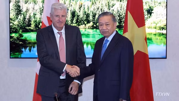 Tổng Bí thư, Chủ tịch nước Tô Lâm tiếp ông Ian L. Edwards, Chủ tịch kiêm Tổng Giám đốc điều hành Tập đoàn AtkinsRéalis. (Ảnh:TTXVN)