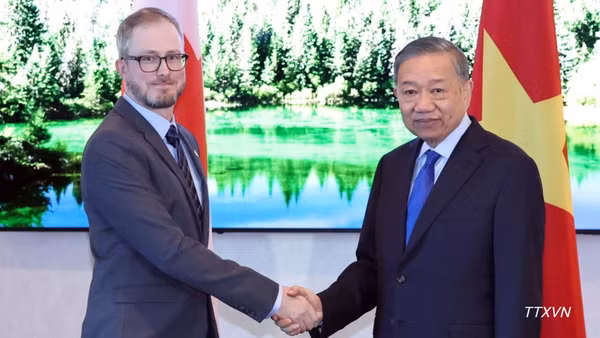 Tổng Bí thư, Chủ tịch nước Tô Lâm tiếp Tổng Bí thư Đảng Cộng sản Canada Drew Garvie. (Ảnh: TTXVN)