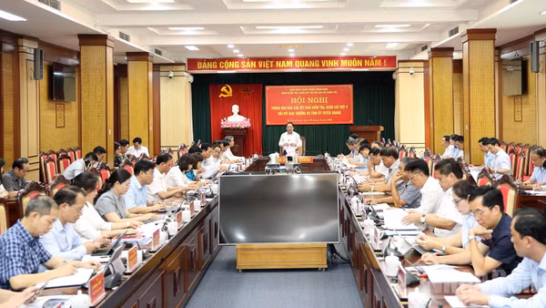 Đoàn kiểm tra, giám sát số 229 của Bộ Chính trị làm việc với Ban Thường vụ Tỉnh ủy Tuyên Quang. (Ảnh: ĐỨC THẮNG)