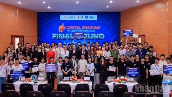 Toàn cảnh bế mạc, trao giải Cuộc thi Tìm kiếm tài năng an toàn thông tin - Digital Dragons: The Cybersecurity Challenge (DDC 2026). (Ảnh: ANH ĐÀO)