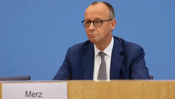 Thủ tướng Đức Friedrich Merz trong một cuộc họp báo tại Berlin. (Ảnh: THX/TTXVN)