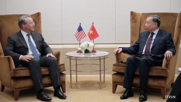 Tổng Bí thư, Chủ tịch nước Tô Lâm tiếp ông Troy Rohrbaugh, đồng Tổng giám đốc toàn cầu Ngân hàng JPMorgan Chase. (Ảnh: TTXVN)