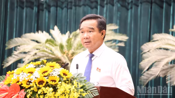 Đồng chí Nguyễn Văn Được, Ủy viên Trung ương Đảng, Chủ tịch Ủy ban nhân dân Thành phố Hồ Chí Minh phát biểu tại kỳ họp. (Ảnh: VƯƠNG LÊ)