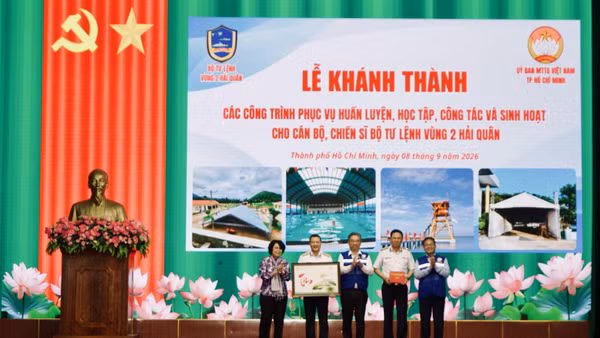 Khánh thành các công trình phục vụ huấn luyện, học tập, công tác và sinh hoạt cho cán bộ, chiến sĩ. (Ảnh: ANH HOÀNG)