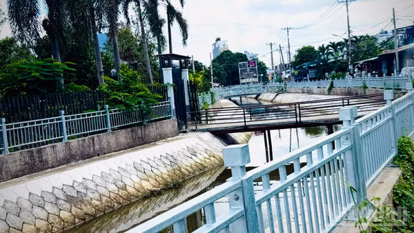 Những tuyến kênh rạch được nạo vét, kiên cố hóa sạch sẽ, khang trang. (Ảnh: Vương Lê)