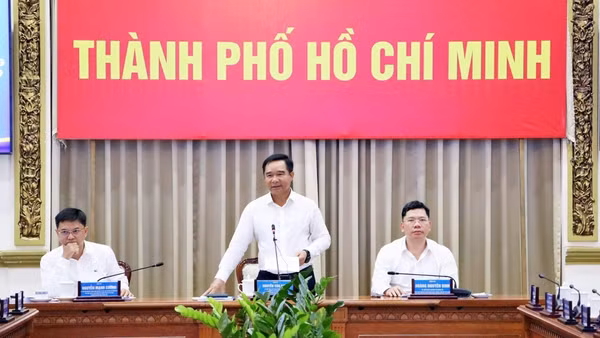 Đồng chí Nguyễn Văn Được, Ủy viên Trung ương Đảng, Chủ tịch Ủy ban nhân dân thành phố Hồ Chí Minh phát biểu tại phiên họp. (Ảnh: Ủy ban nhân dân thành phố)