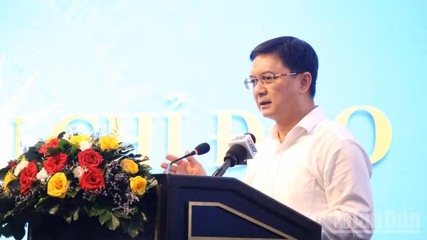 Đồng chí Nguyễn Mạnh Cường, Ủy viên dự khuyết Trung ương Đảng, Phó Chủ tịch Ủy ban nhân dân Thành phố phát biểu chỉ đạo tại hội nghị. (Ảnh: Vương Lê)