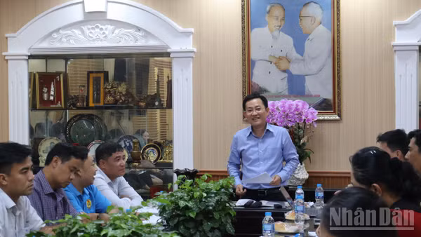 Ông Phùng Thái Quang, Phó Chủ tịch Liên đoàn Lao động thành phố chia sẻ về kế hoạch chăm lo Tết cho người lao động trên địa bàn. (Ảnh: Vương Lê)