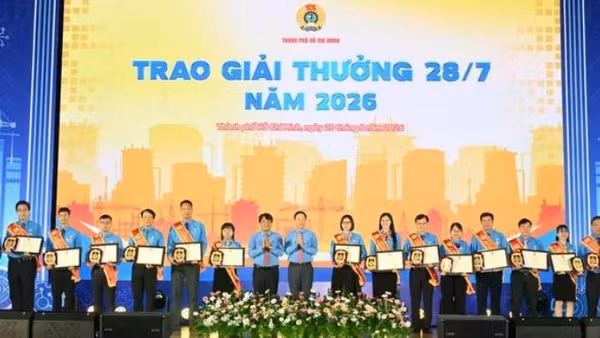 Các Chủ tịch Công đoàn cơ sở tiêu biểu vinh dự được trao Giải thưởng 28/7 năm 2026. (Ảnh: VIỆT DŨNG)