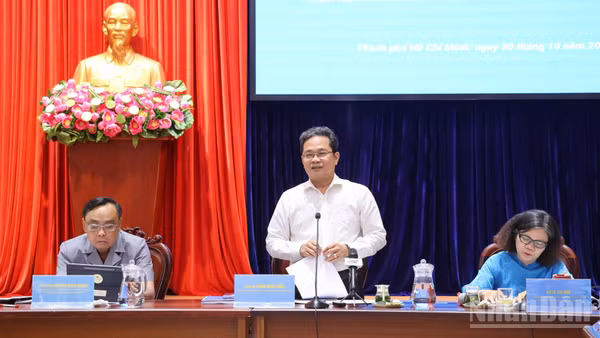 Ông Phạm Minh Tuấn, Phó Chủ tịch Ủy ban Mặt trận Tổ quốc Việt Nam Thành phố Hồ Chí Minh phát biểu kết luận hội nghị. (Ảnh: VƯƠNG LÊ)
