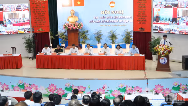 Toàn cảnh buổi tiếp xúc cử tri. (Ảnh: VƯƠNG LÊ)